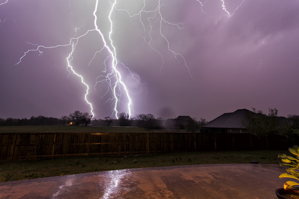 اضافه ولتاژهای ناشی از صاعقه