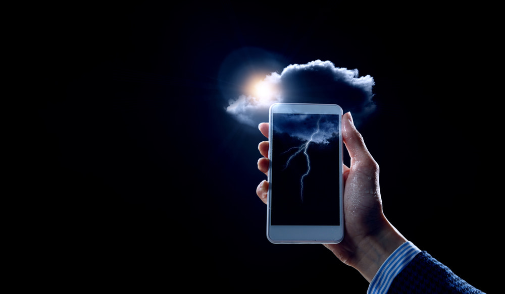 جذب صاعقه توسط تلفن همراه